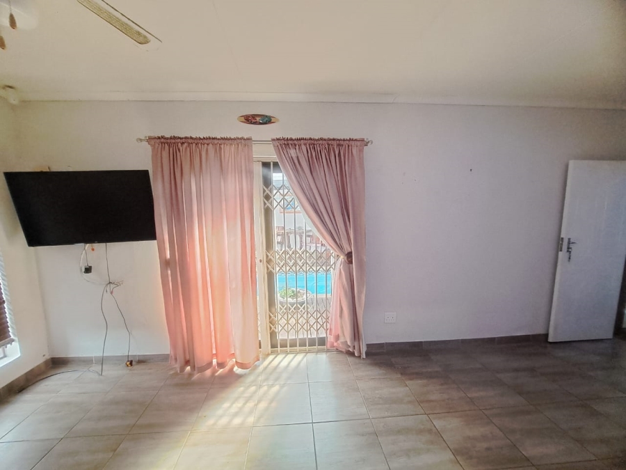 3 Bedroom Property for Sale in Safari Gardens North West